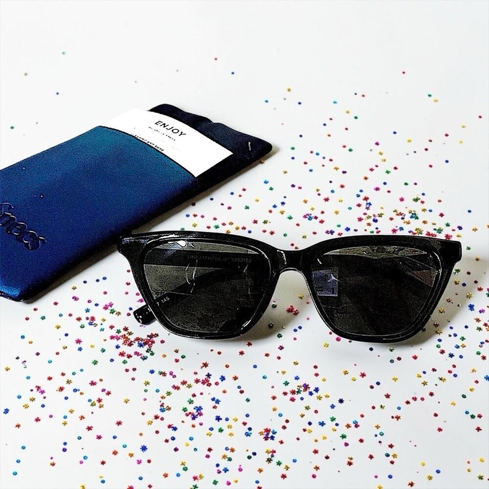 Le Specs Unfaithful Sunglasses in Black Brand New With Case MSRP $75